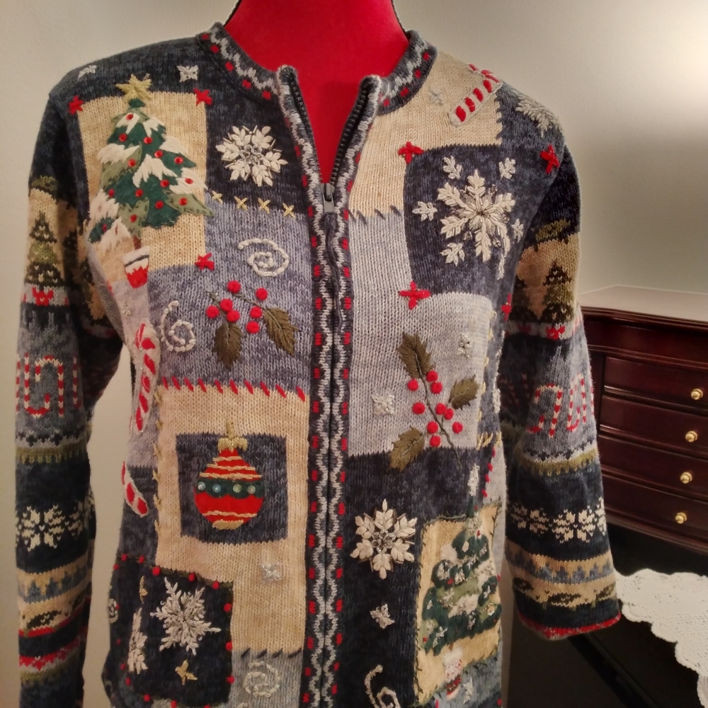 EUC  full zippered sweater